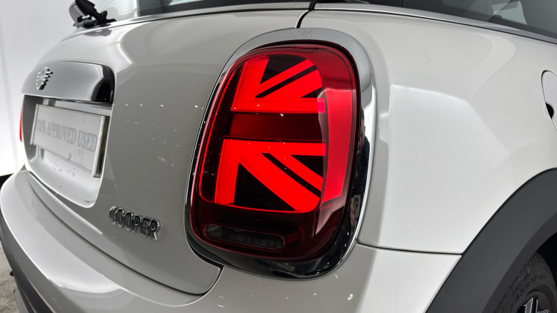 MINI Hatchback 1.5 Cooper Exclusive 3dr Auto Petrol Hatchback